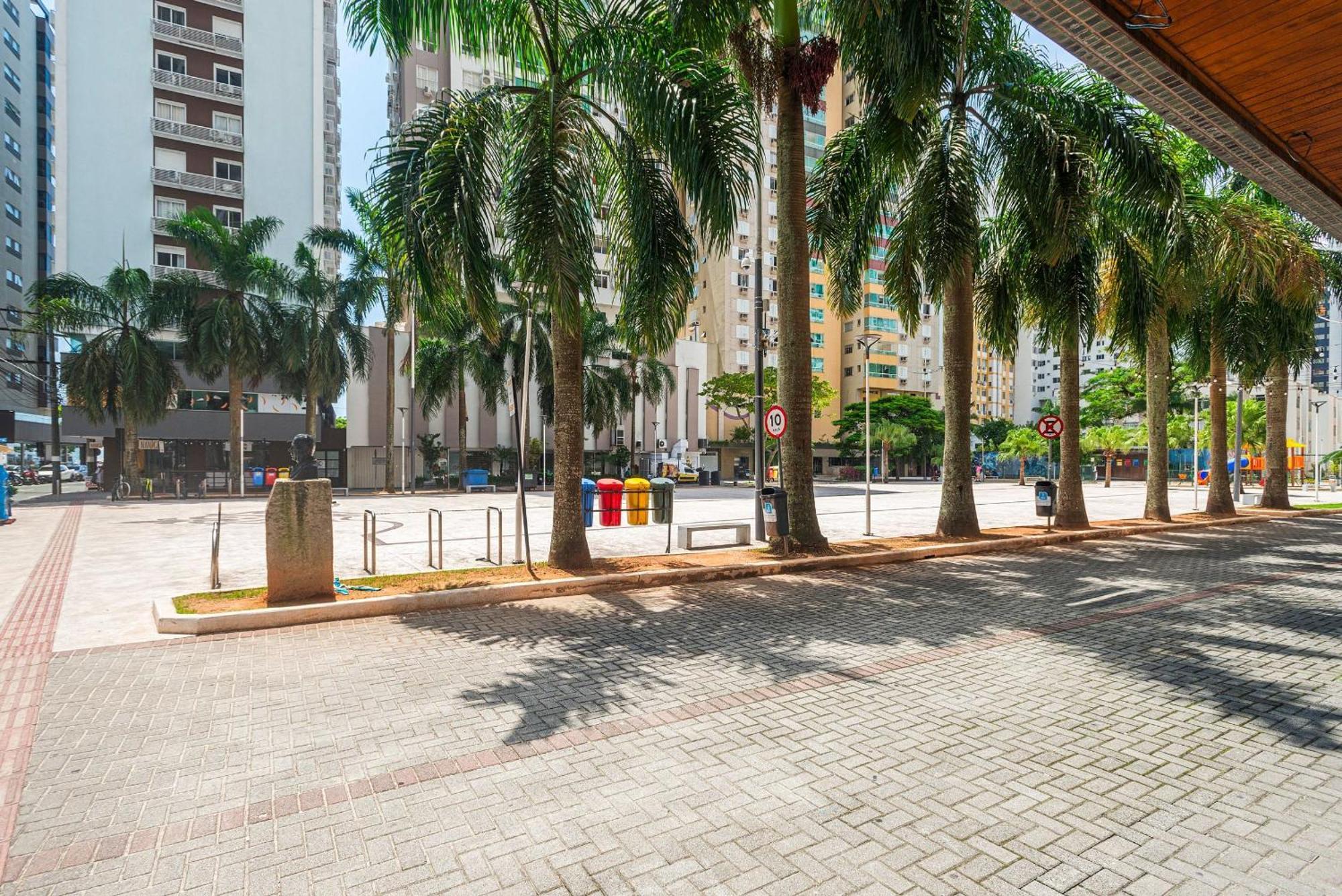 Grja052-ape Na Av Atlantica | Localizacao Ideal 3q Balneario Camboriu
